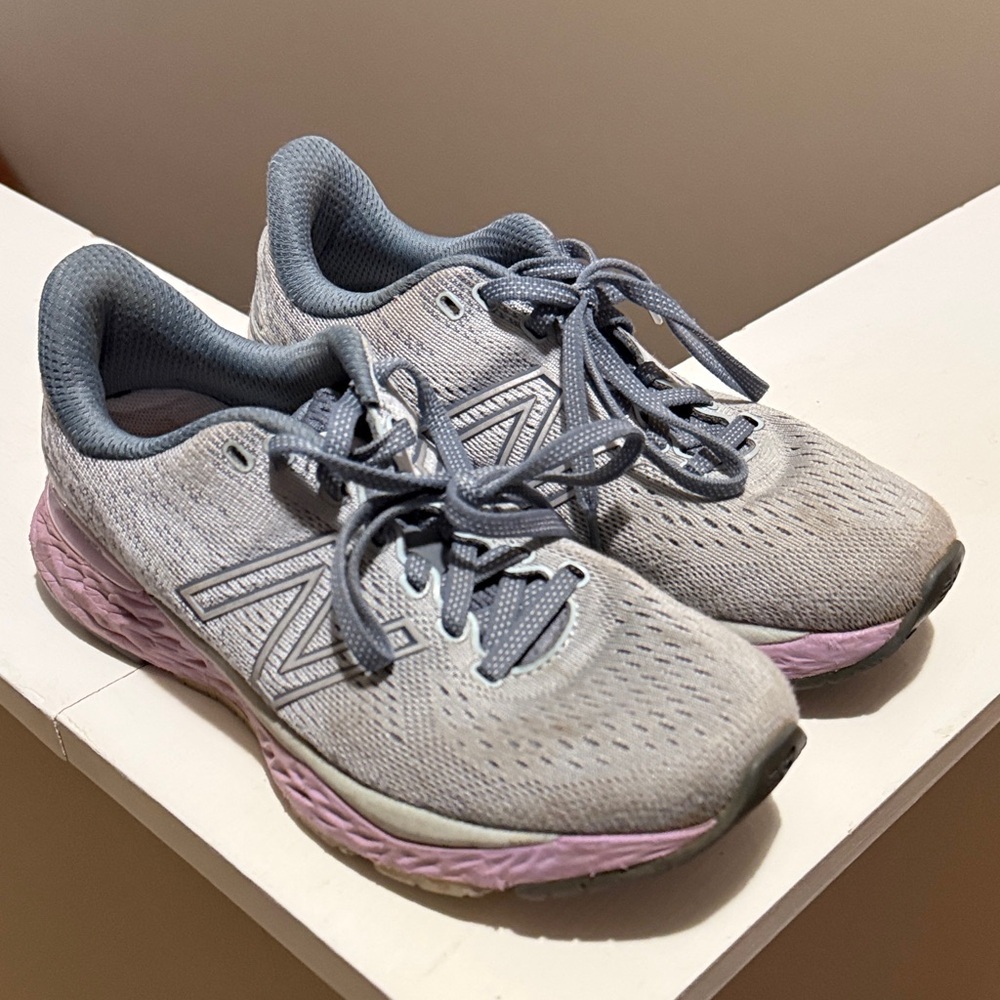 New Balance Women's Athletic Shoes in Light Gray and Soft Purple
